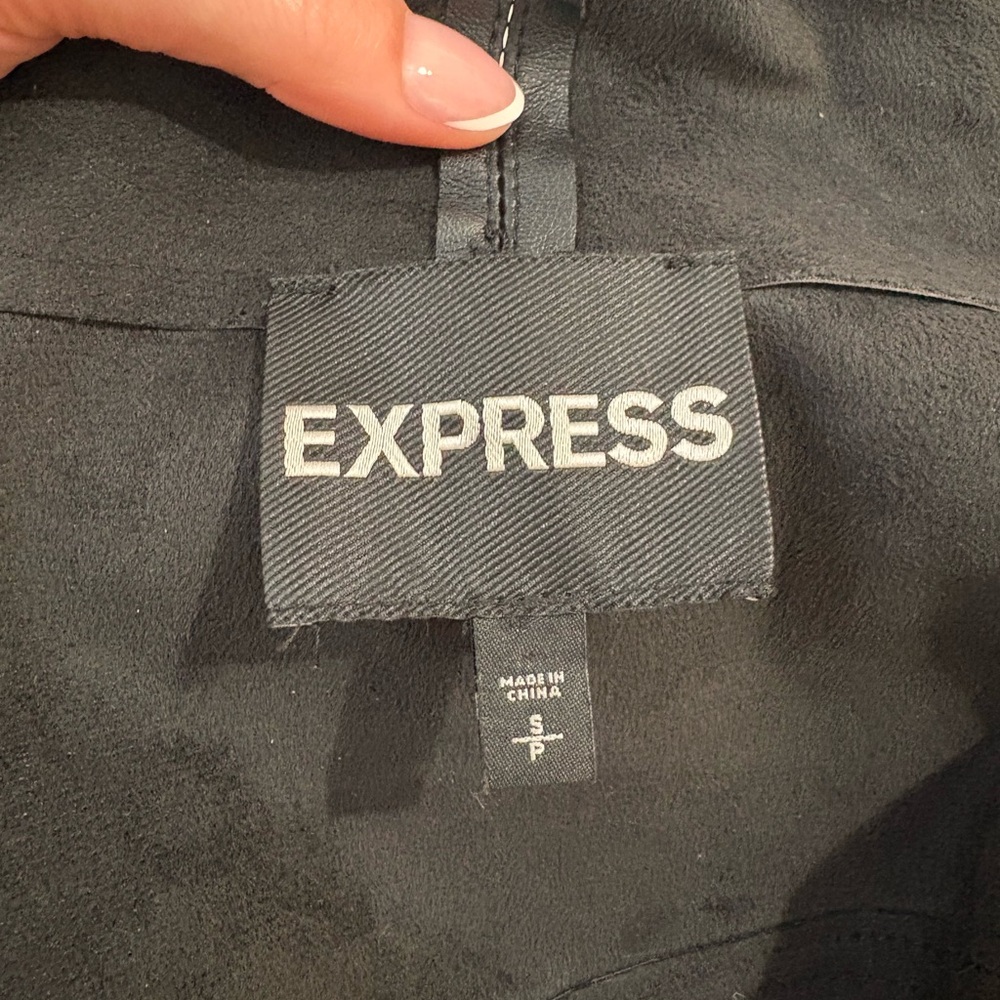 Express Women's Black Leather Jacket - Picture 7 of 7